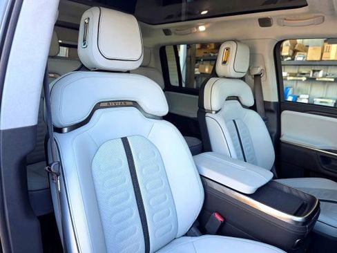 Used 2023 Rivian R1S Launch Edition AWD/4WD image 31