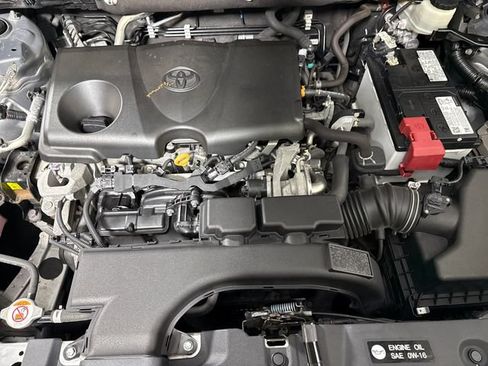 Used 2021 Toyota RAV4 LE AWD/4WD image 40