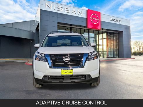 New 2025 Nissan Pathfinder SV image 4