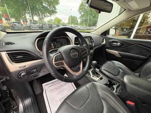 Used 2017 Jeep Cherokee Sport FWD image 26