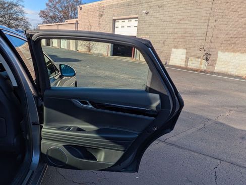 Used 2023 Genesis G80 2.5T image 27