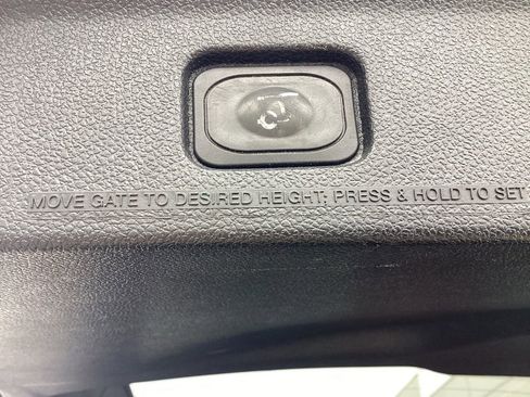 Used 2018 Ford Explorer XLT w/ Equipment Group 201A AWD/4WD image 14