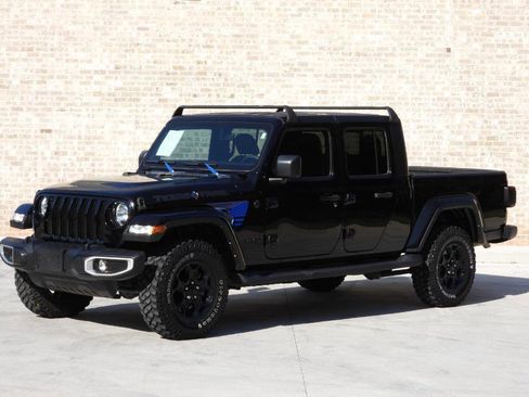 Used 2023 Jeep Gladiator Sport AWD/4WD image 18