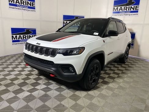 Used 2023 Jeep Compass Trailhawk w/ Sun and Sound Group AWD/4WD image 11