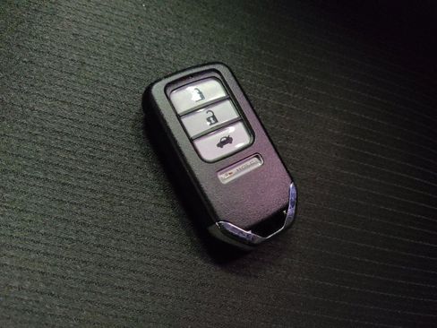 Used 2018 Honda Accord LX image 32