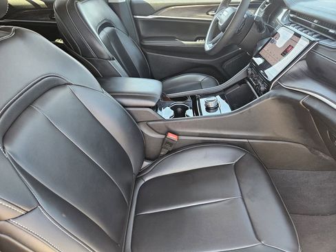 Used 2023 Jeep Grand Cherokee Limited RWD image 19