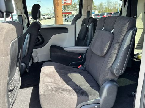 Used 2012 Dodge Grand Caravan SXT FWD image 15