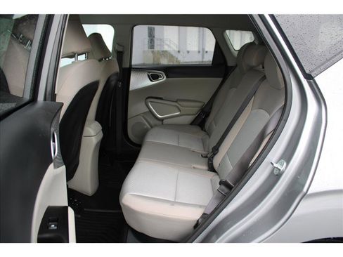 Used 2022 Kia Soul LX image 12