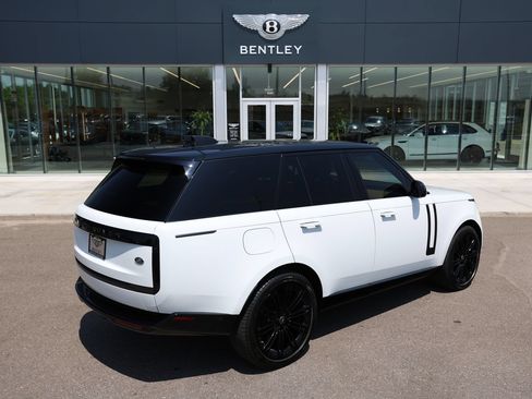 Used 2023 Land Rover Range Rover Autobiography AWD/4WD image 3