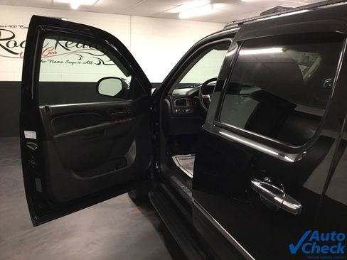 Used 2012 Chevrolet Avalanche LTZ image 20