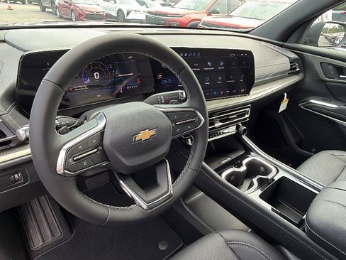 New 2026 Chevrolet Traverse LT FWD image 3