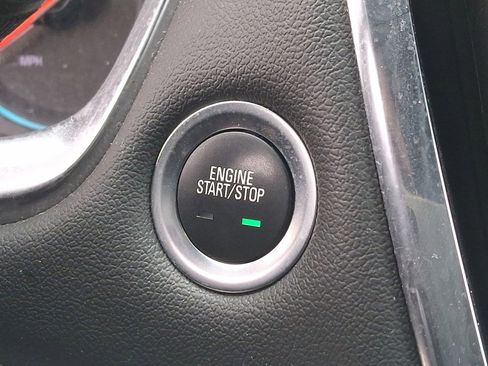 Used 2023 Chevrolet Traverse LT image 16