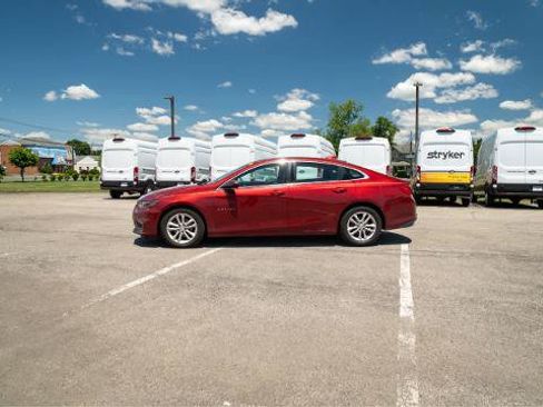 Used 2017 Chevrolet Malibu LT FWD image 3