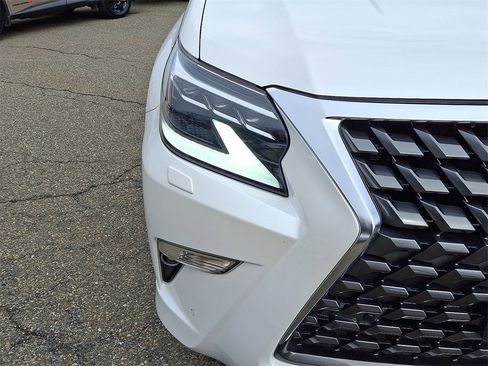 Used 2023 Lexus GX 460 Premium w/ Premium Package image 10