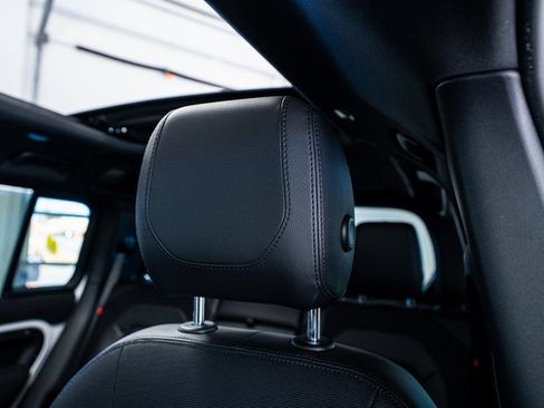 Used 2023 Land Rover Defender 110 X-Dynamic SE image 37