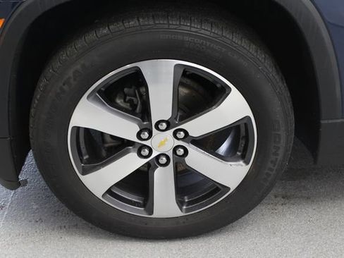 Used 2023 Chevrolet Traverse LT w/ LT Premium Package image 6