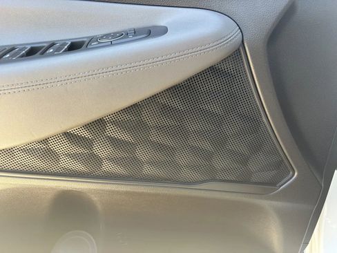 Used 2019 Hyundai Santa Fe SE image 13