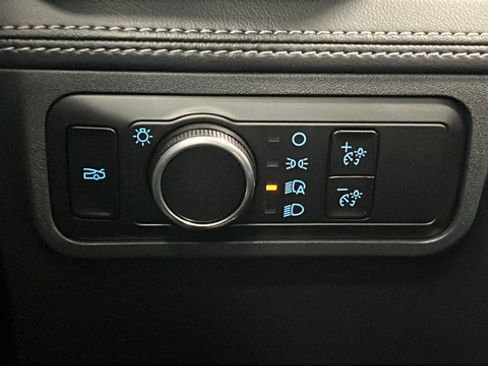 Used 2025 Ford Mustang Premium RWD image 32