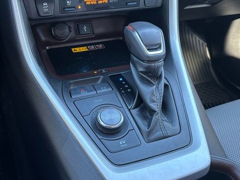Used 2022 Toyota RAV4 Limited image 25