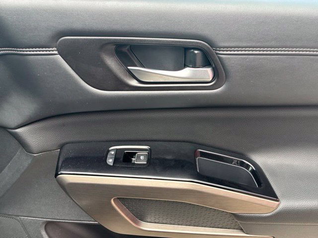 Used 2024 Nissan Pathfinder Platinum FWD image 15