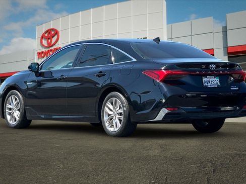 Used 2021 Toyota Avalon XLE w/ Moonroof Package FWD image 5