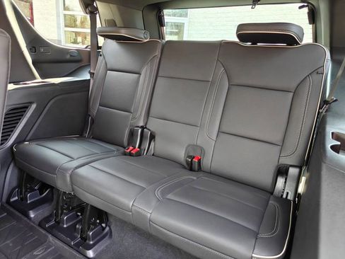 Used 2025 Chevrolet Tahoe Premier AWD/4WD image 18
