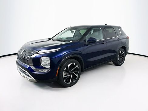 Used 2024 Mitsubishi Outlander SE image 3