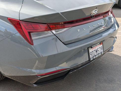 Used 2023 Hyundai Elantra Limited image 11