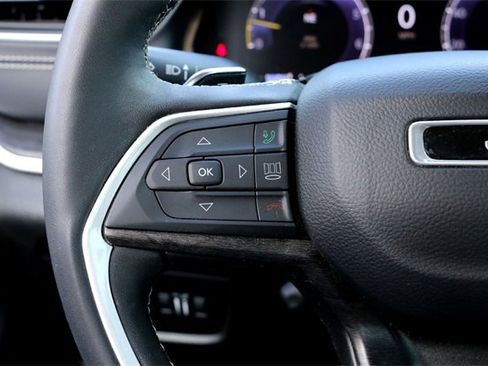 Used 2023 Jeep Grand Cherokee Limited w/ Luxury Tech Group II image 14