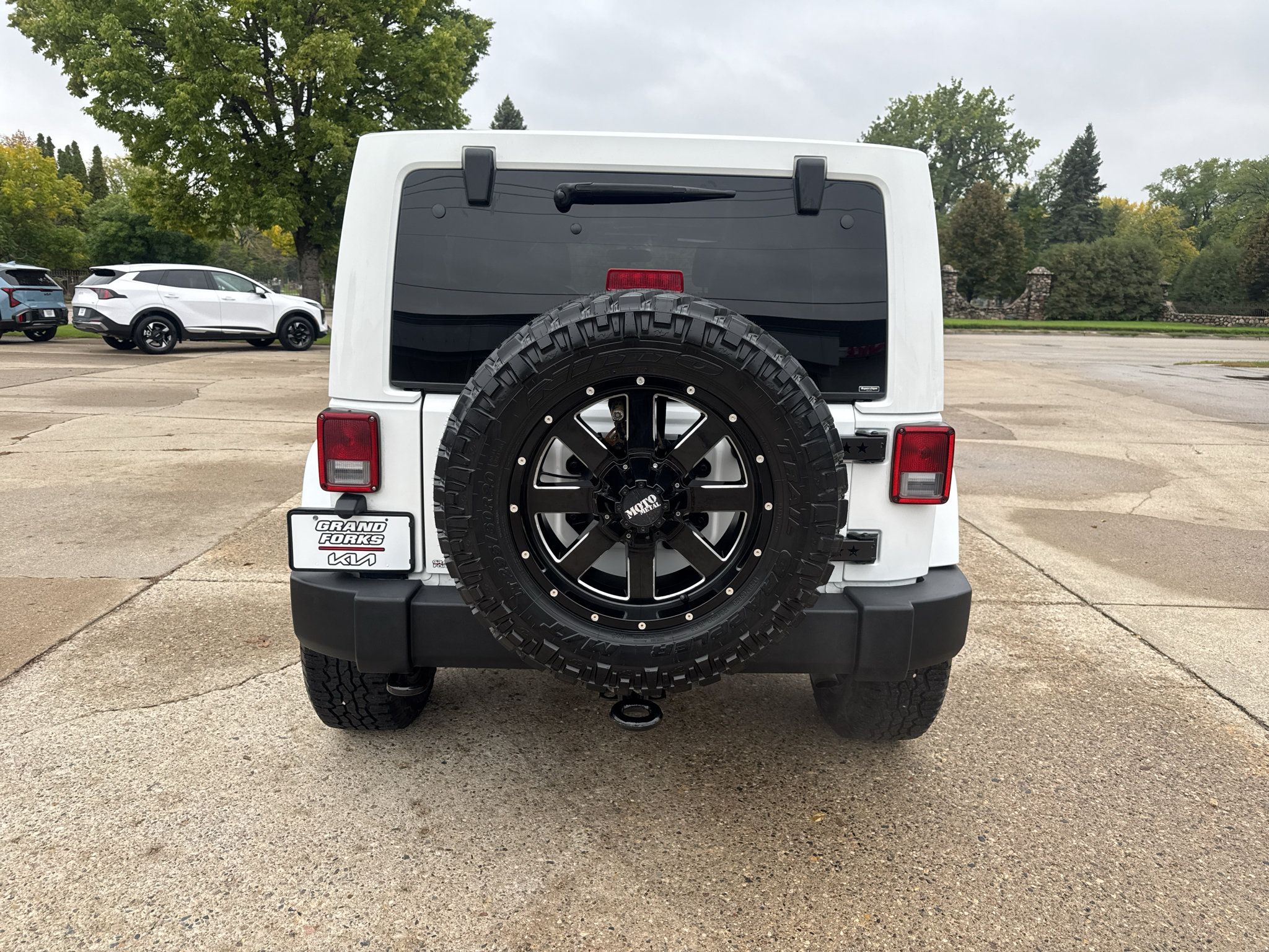 Used 2012 Jeep Wrangler Unlimited Sahara w/ Connectivity Group AWD/4WD image 6
