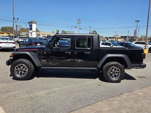 Used 2024 Jeep Gladiator Rubicon AWD/4WD image 4