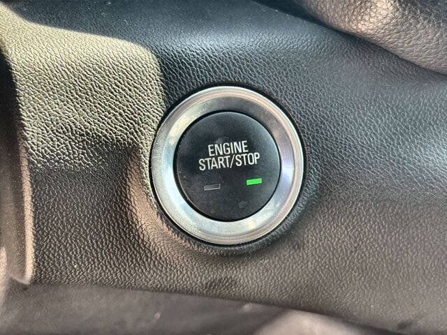 Used 2024 GMC Terrain SLT AWD/4WD image 16