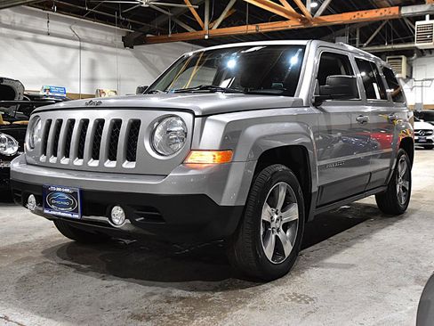 Used 2017 Jeep Patriot High Altitude image 3