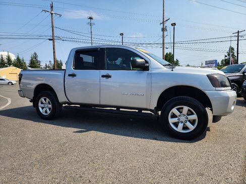 Used 2014 Nissan Titan S AWD/4WD image 4
