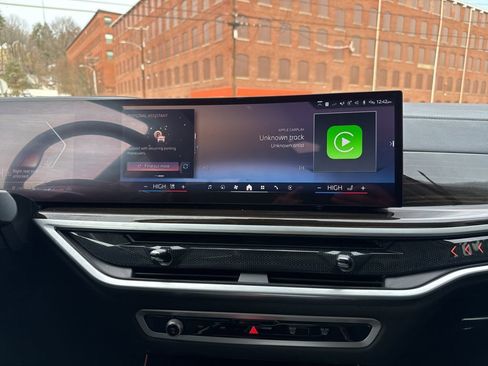 Used 2024 BMW X7 xDrive40i image 28