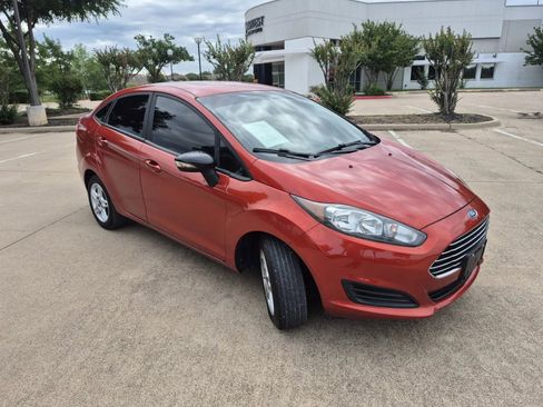 Used 2018 Ford Fiesta SE FWD image 4