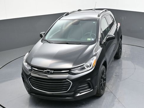 Used 2022 Chevrolet Trax LT w/ Midnight Edition image 42
