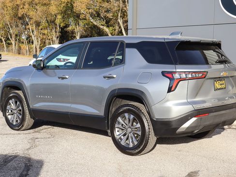 Used 2025 Chevrolet Equinox LT image 6