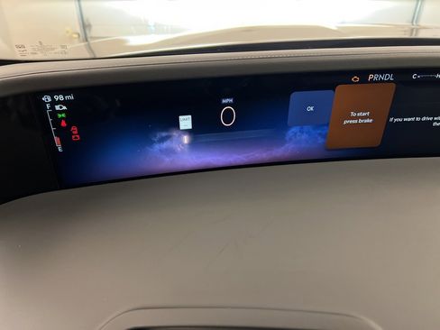 Used 2025 Lincoln Nautilus Premier image 24