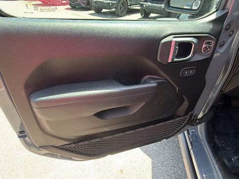 Used 2025 Jeep Wrangler Willys AWD/4WD image 14