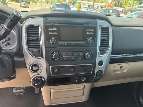 Used 2017 Nissan Titan SV image 14