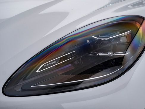 Certified 2025 Porsche Macan image 7