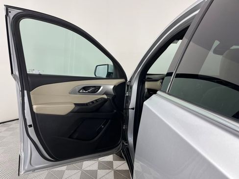Used 2022 Chevrolet Traverse LT image 10