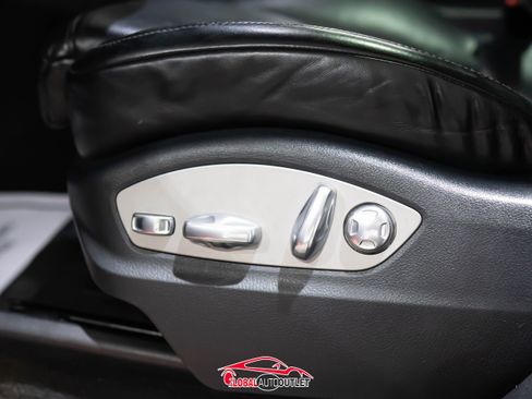 Used 2017 Porsche Cayenne Platinum Edition w/ Premium Package (PJV) image 39