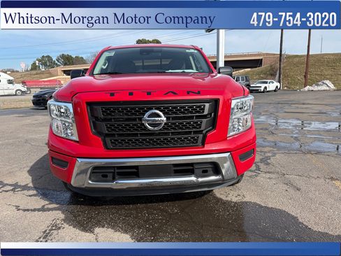 Used 2022 Nissan Titan SV image 2