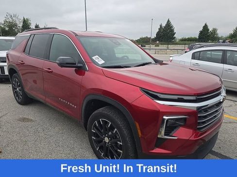 Used 2025 Chevrolet Traverse LT w/ Sun and Wheel Package FWD image 4
