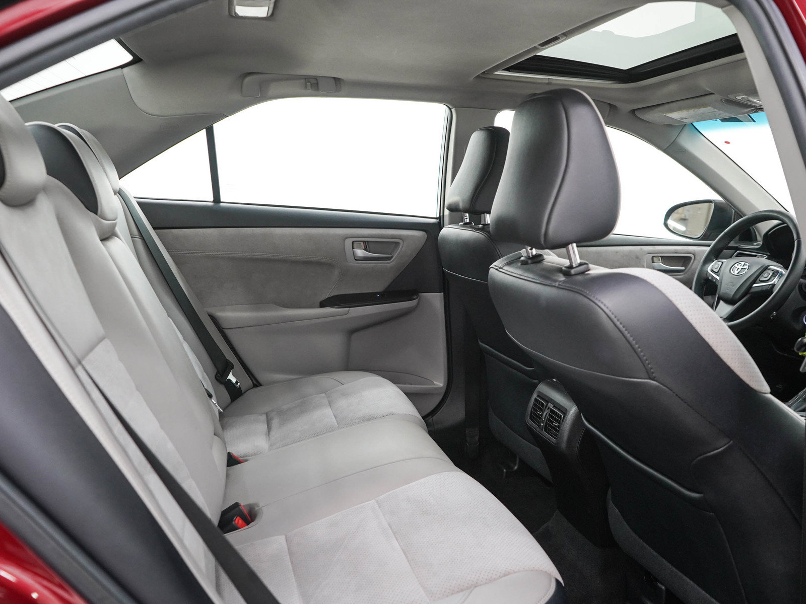 Used 2015 Toyota Camry XSE w/ Moonroof Package FWD image 12