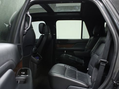 Used 2023 Lincoln Navigator Reserve image 13