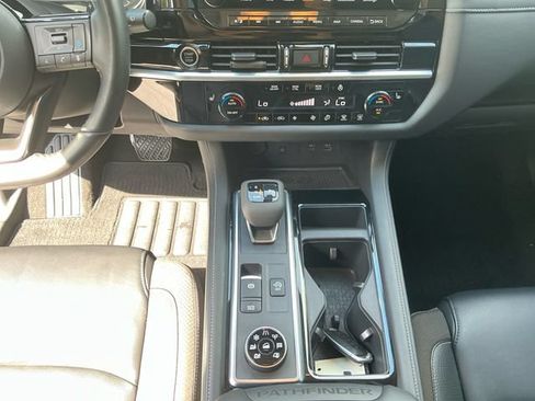 Used 2024 Nissan Pathfinder SL w/ SL Premium Package AWD/4WD image 12