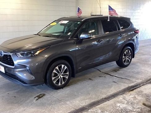 Used 2023 Toyota Highlander XLE image 7